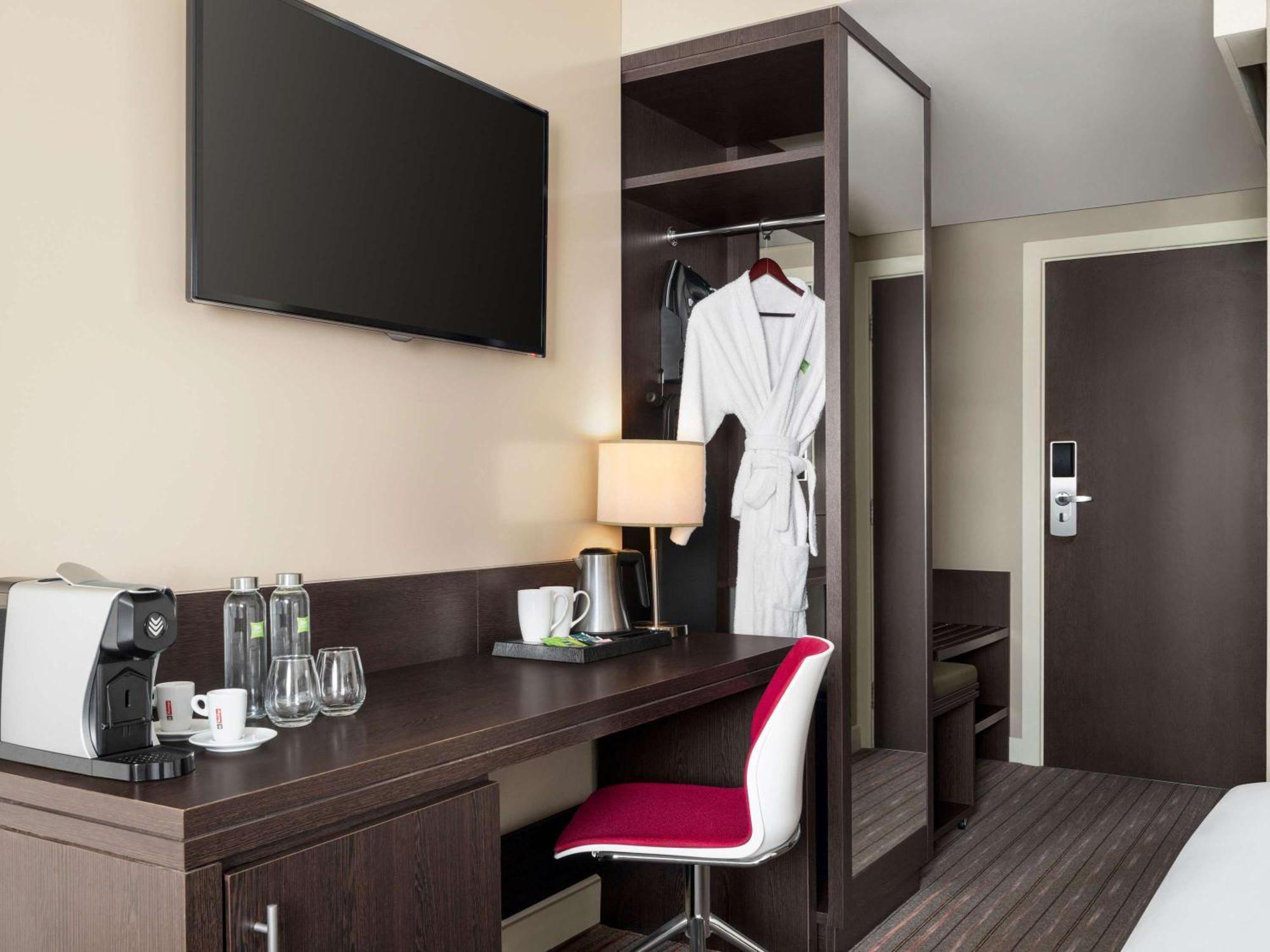 Ibis Styles Sharjah Hotel Exterior photo